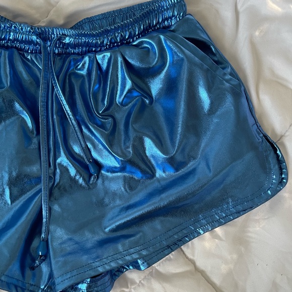 High-waisted shiny blue shorts - Picture 3 of 5